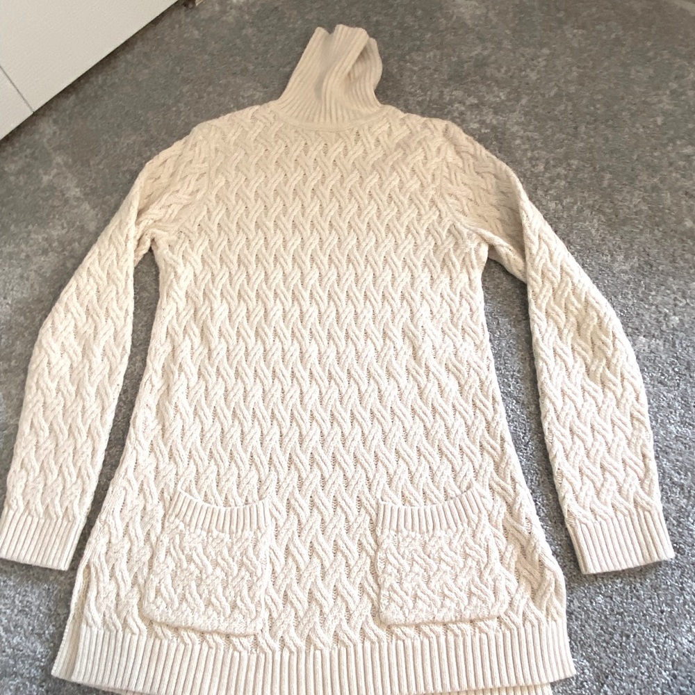 Cableknit sweater